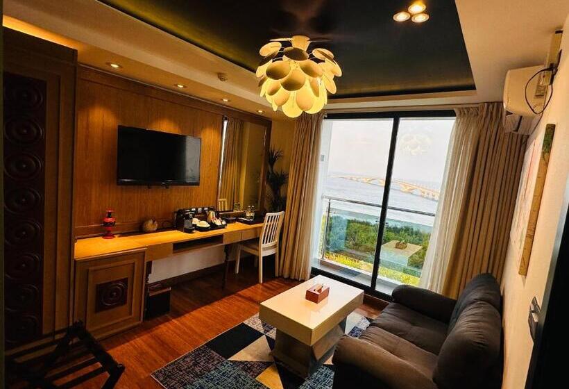 هتل Beehive Premier