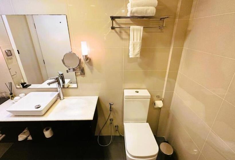 هتل Beehive Premier