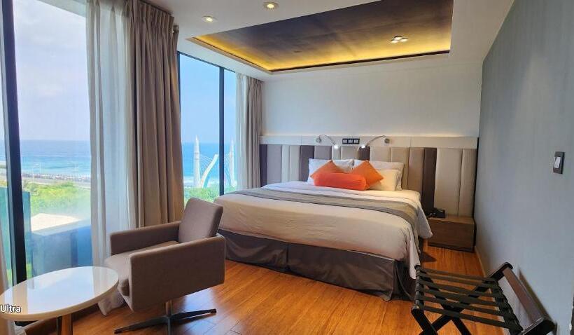 هتل Beehive Premier