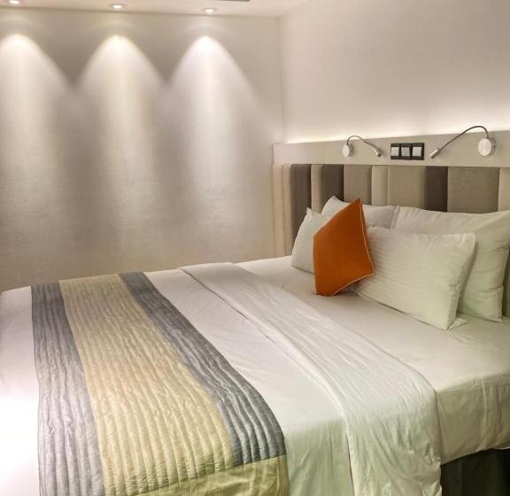 هتل Beehive Premier