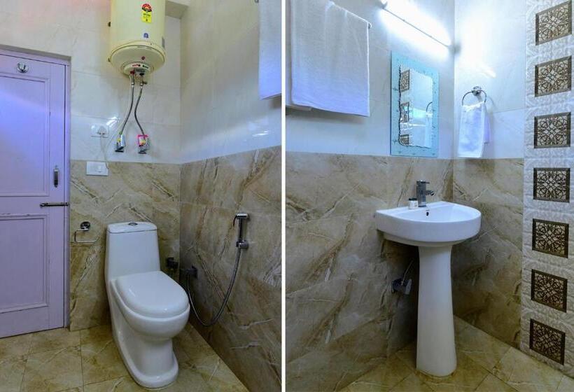 בית מלון כפרי Oyo Flagship 81115 Nalwa Inn