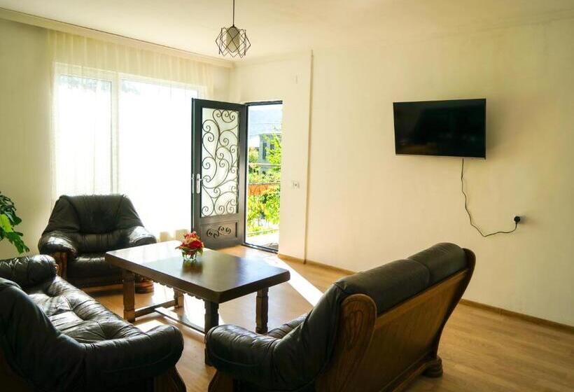 پانسیون Orenda