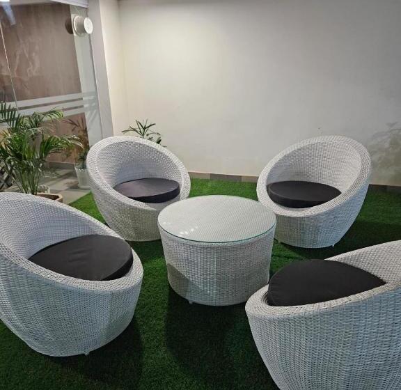 Otel Amahi Inn Sector 48