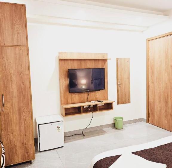 Otel Amahi Inn Sector 48