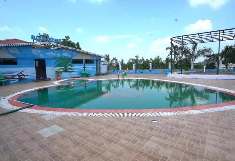 Hotelli Strawberry Resort