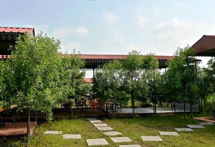 Hotel Strawberry Resort