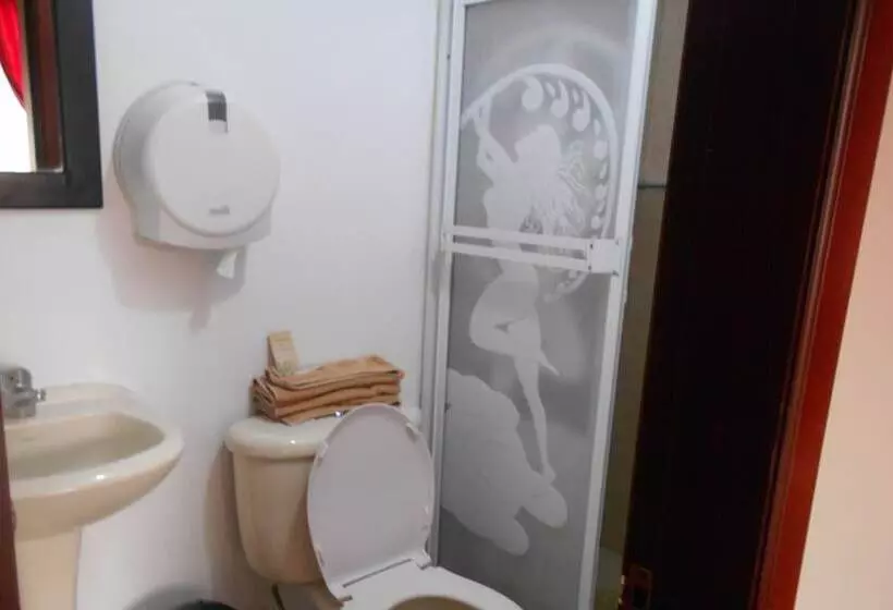 ペンション Hostal Cridmy