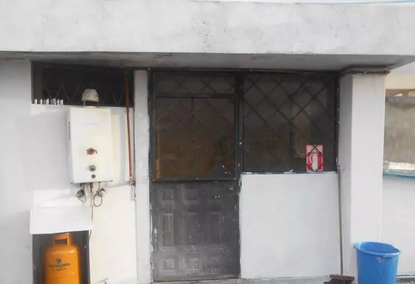 ペンション Hostal Cridmy