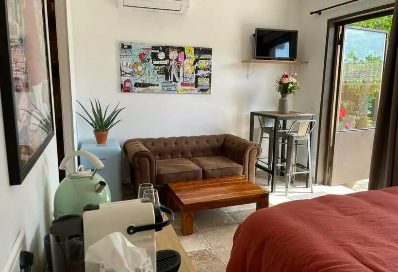 Aamiaismajoitus (B&B) Les Micocouliers