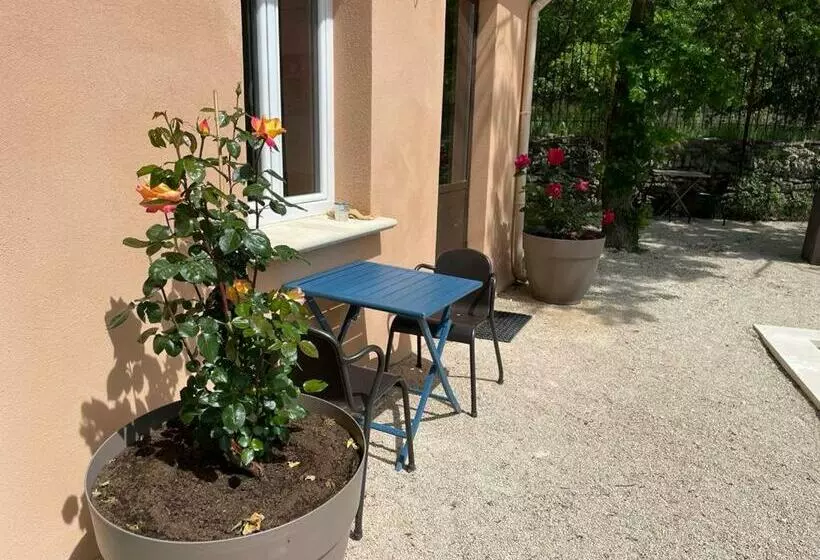 Aamiaismajoitus (B&B) Les Micocouliers