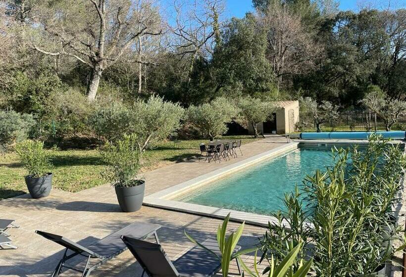 민박 Les Micocouliers