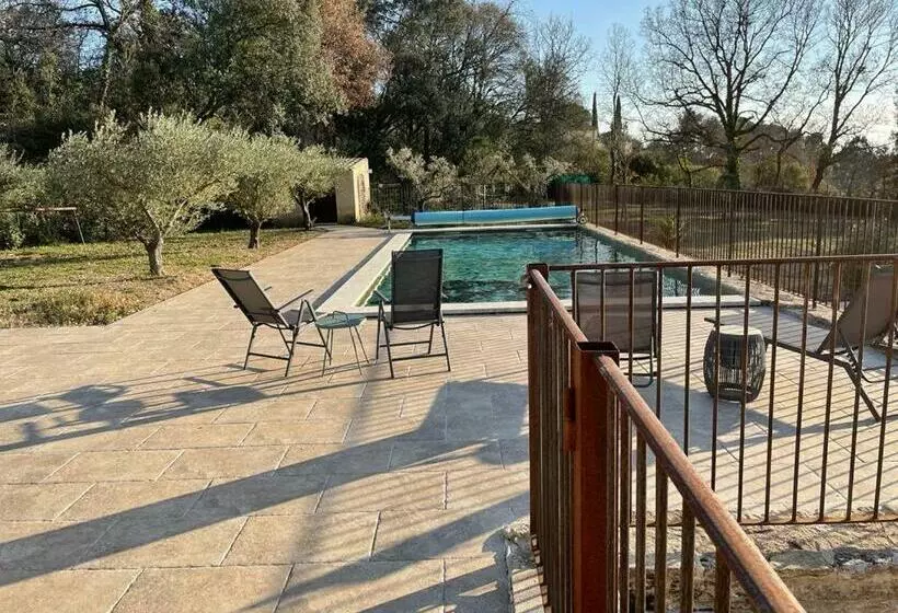 Aamiaismajoitus (B&B) Les Micocouliers