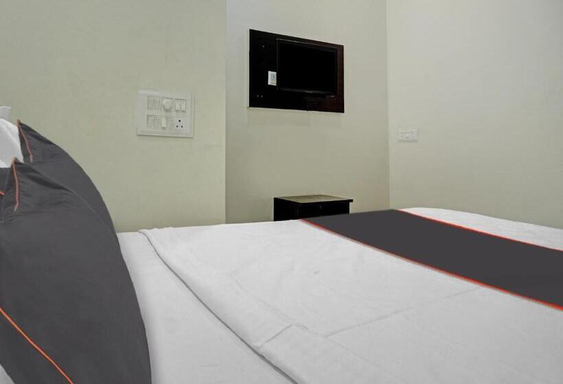 בית מלון כפרי Collection O Brahma Residency