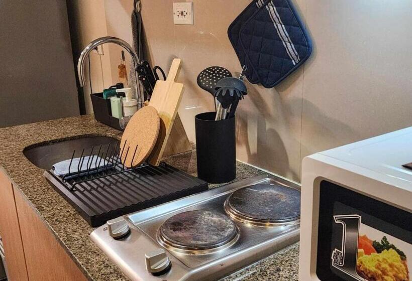 Modern Comforts 1br Urban Getaway In Bgc