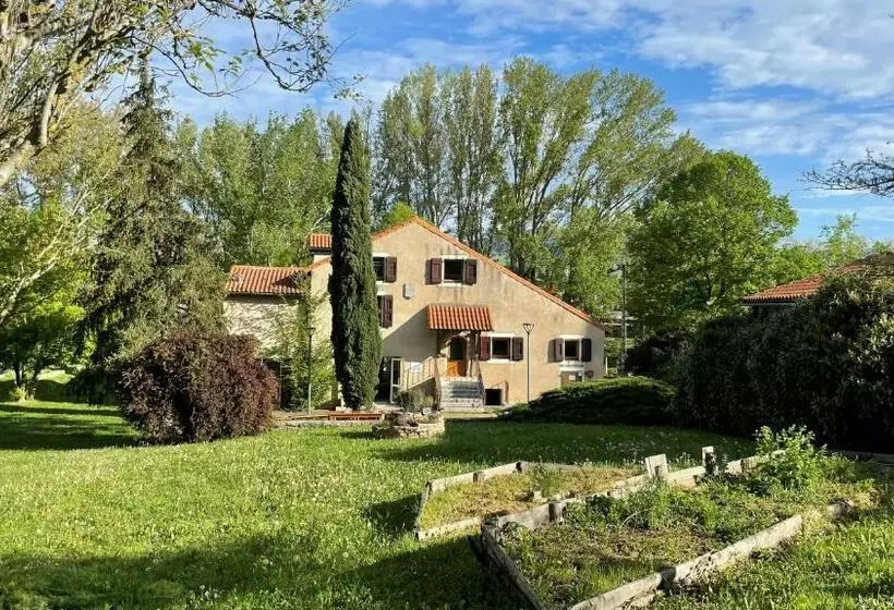 Auberge De Jeunesse Hi Millau La Maladrerie