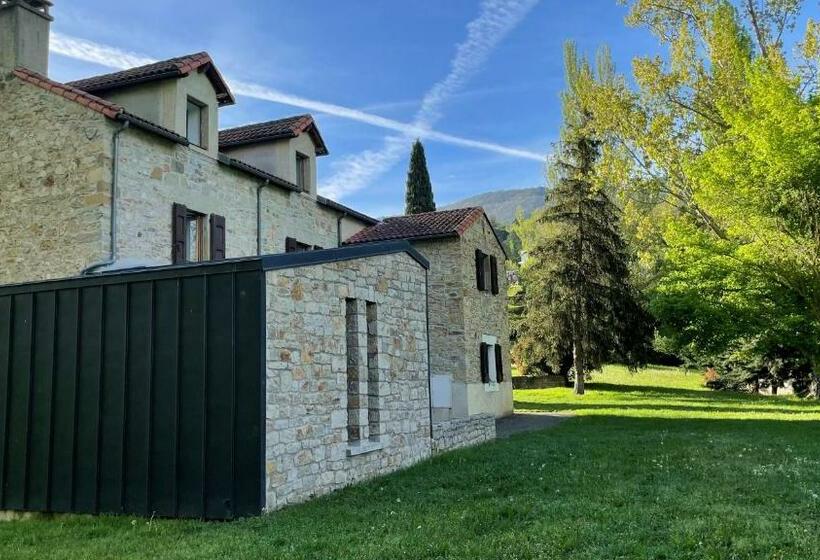 هاستل Auberge De Jeunesse Hi Millau La Maladrerie