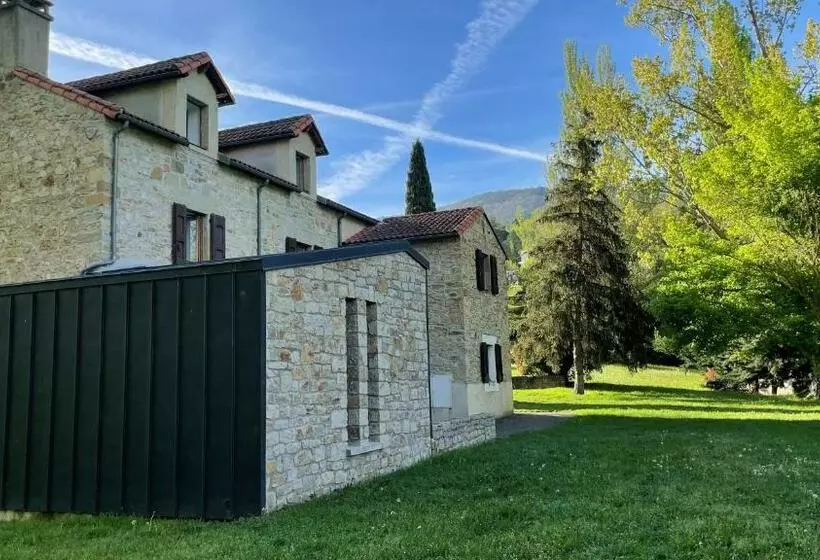 Auberge De Jeunesse Hi Millau La Maladrerie