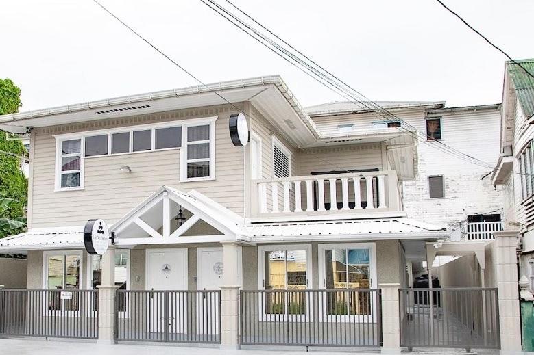 هاستل Lace Bed & Breakfast