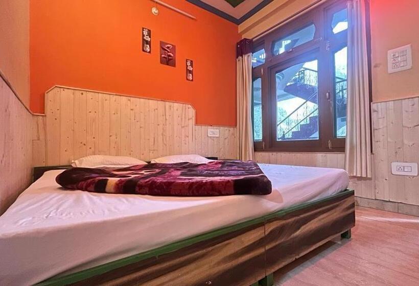 پانسیون Parvati Peaking