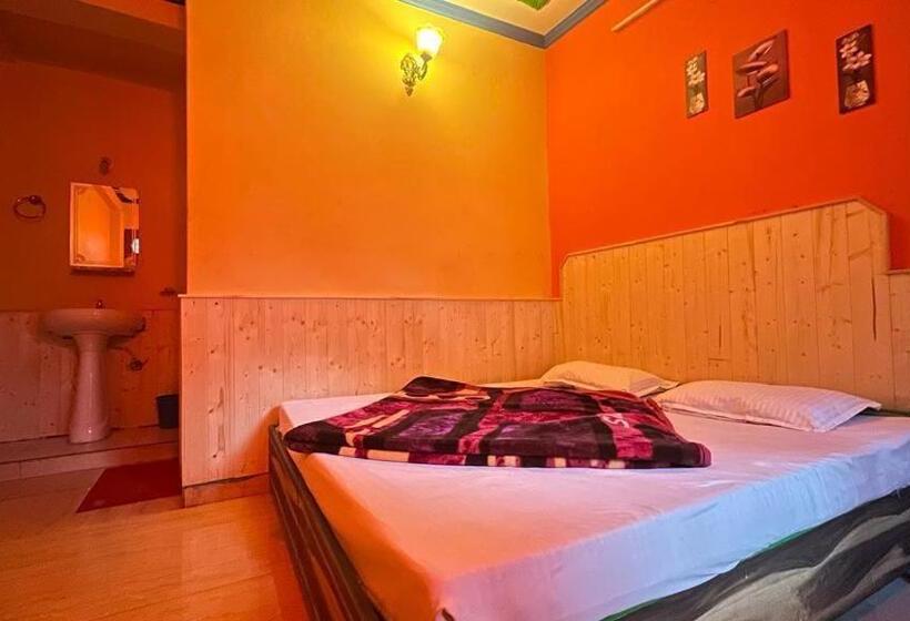 پانسیون Parvati Peaking