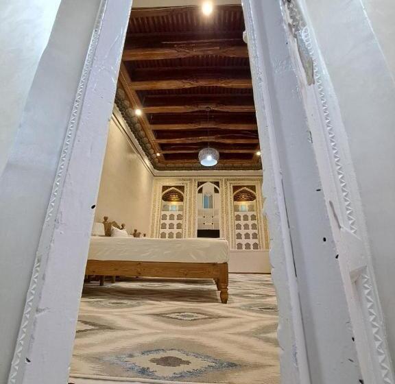 پانسیون Tapchan House