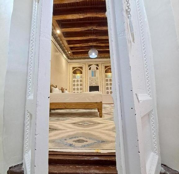 پانسیون Tapchan House