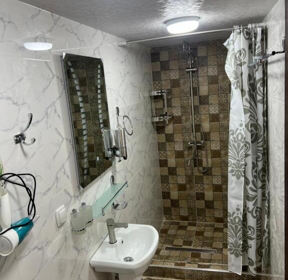 پانسیون Tapchan House