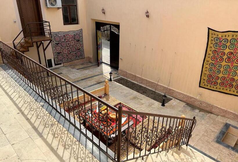 پانسیون Tapchan House