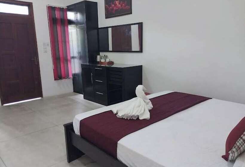 Royal Palace Airport Hotel Katunayaka