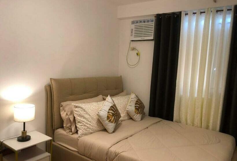 Arezzo Condo Staycation