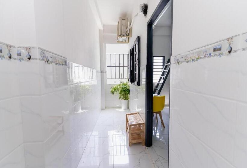 تختخواب و صبحانه Shiri House