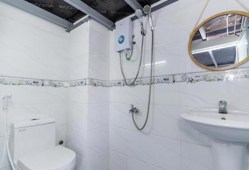 تختخواب و صبحانه Shiri House