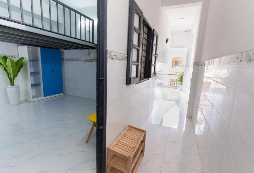 تختخواب و صبحانه Shiri House