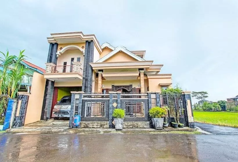 ホテル Spot On 92373 Kristin Homestay 2