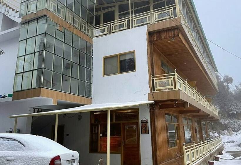 Hotel The Royals Apricot Garden