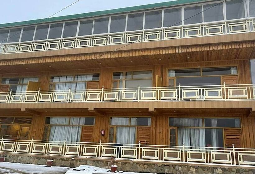 Hotel The Royals Apricot Garden