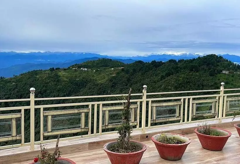 Hotelli The Royals Apricot Garden