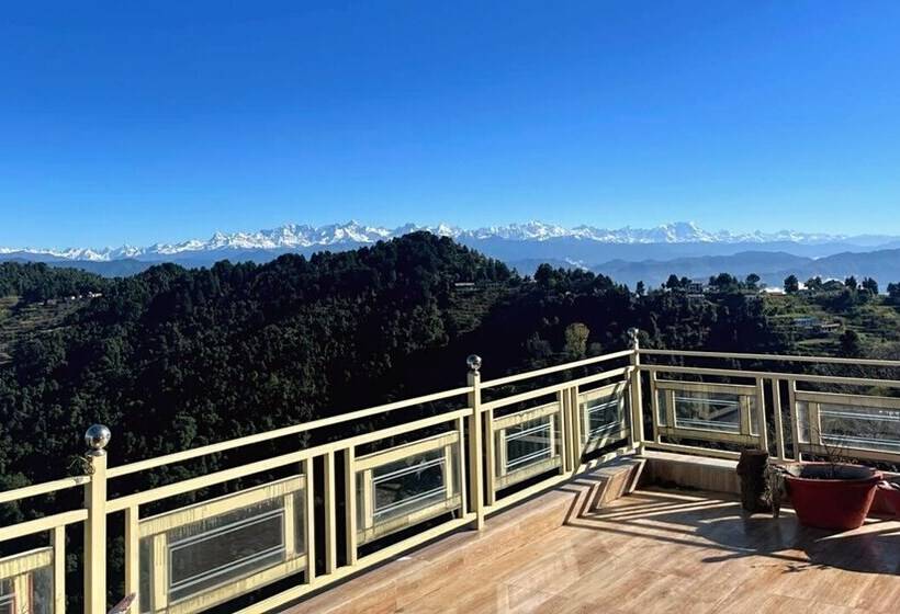 Hotel The Royals Apricot Garden