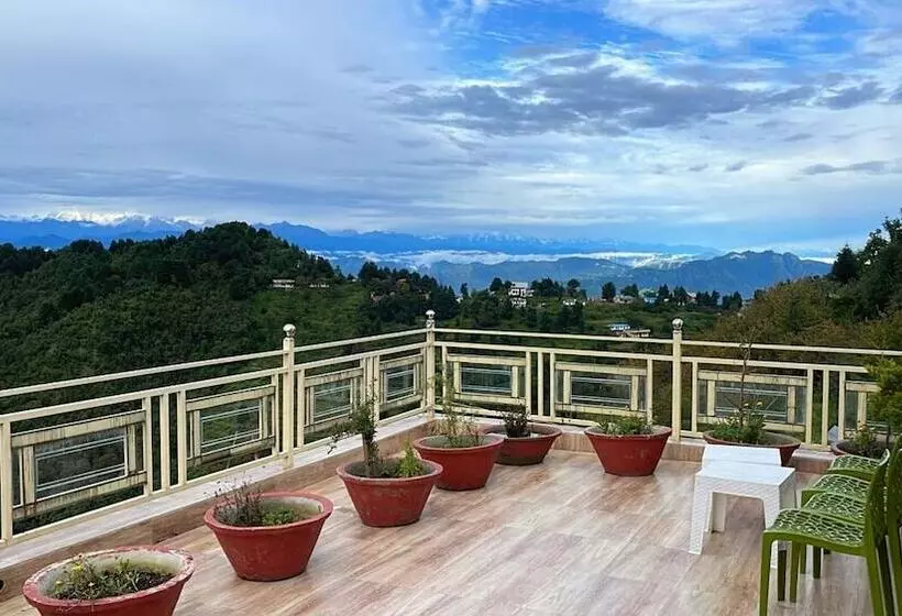 Hotelli The Royals Apricot Garden