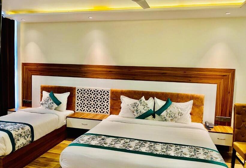 فندق White And Restaurant 300 Mtr From Golden Temple