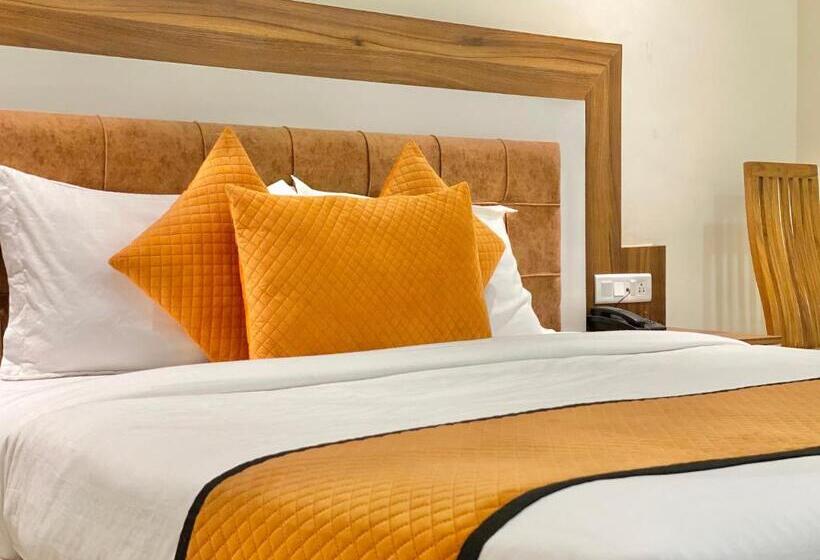 فندق White And Restaurant 300 Mtr From Golden Temple