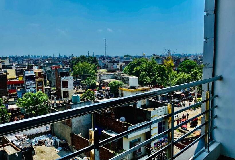 فندق White And Restaurant 300 Mtr From Golden Temple