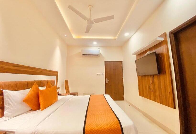 فندق White And Restaurant 300 Mtr From Golden Temple