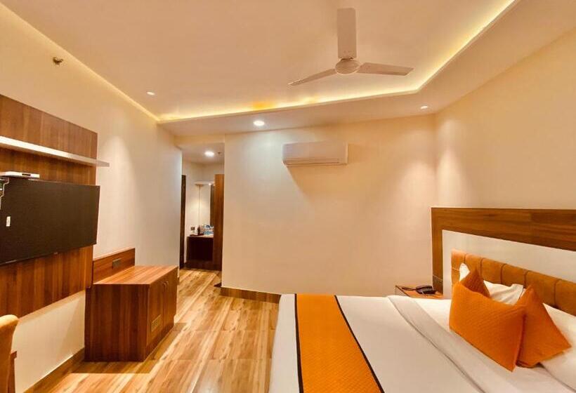 فندق White And Restaurant 300 Mtr From Golden Temple