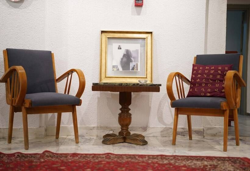 ホテル Monev Suites