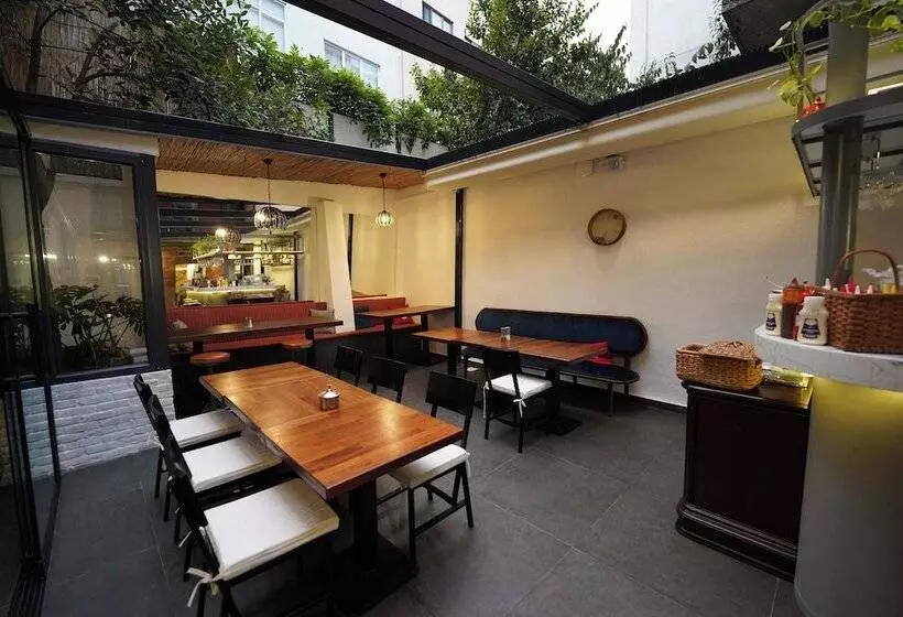 ホテル Monev Suites