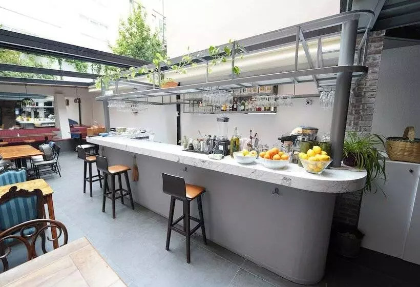 ホテル Monev Suites