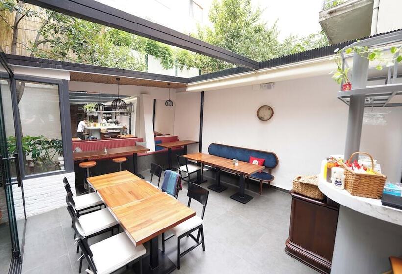 ホテル Monev Suites