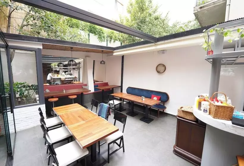 ホテル Monev Suites