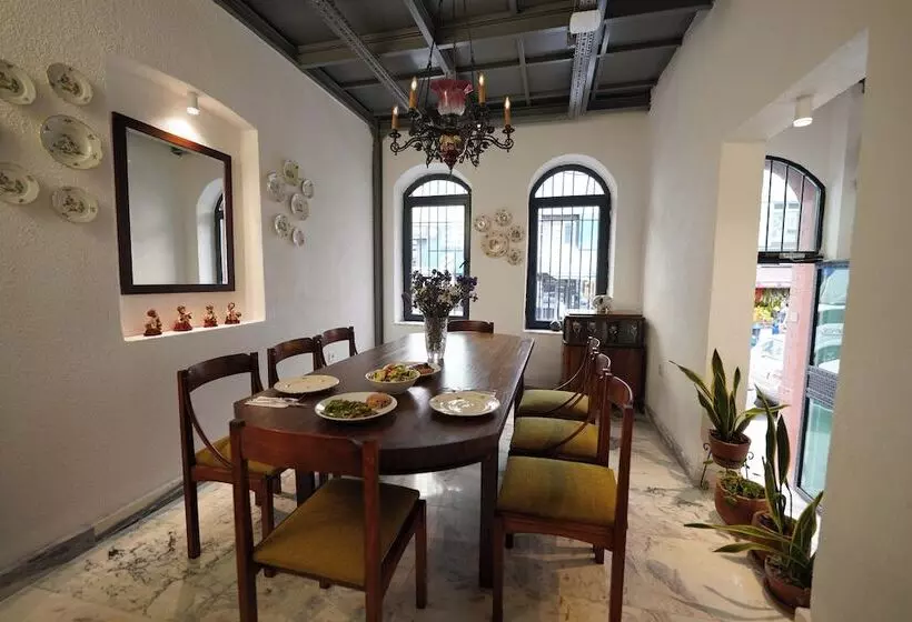 ホテル Monev Suites